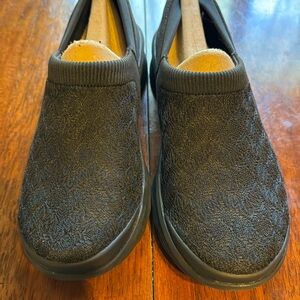 B Zees black NWT SIZE 6